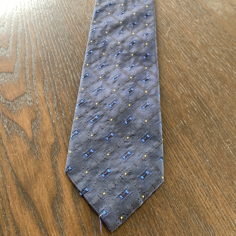Beautiful Hugo Boss Navy Embossed/Texture Tie - Picture 4 of 5